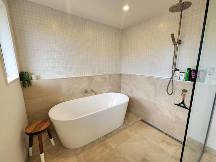 10 Gilbert Road Paroa_13