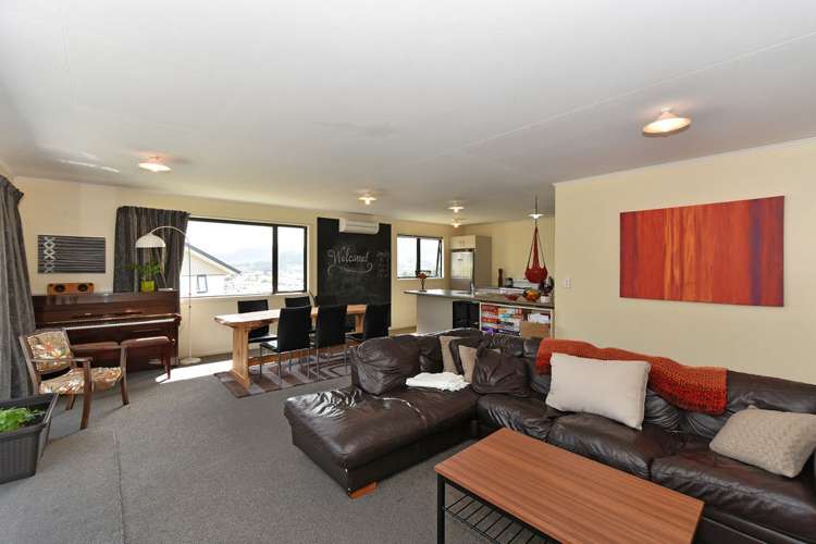 40 Saint Lawrence Street Toi Toi_10