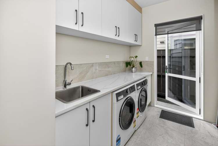 8C Jern Place Eastern Beach_38