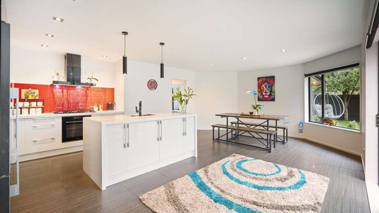 15 Strathmore Gardens Burwood_8