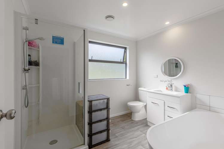 87 River Road Otane_15