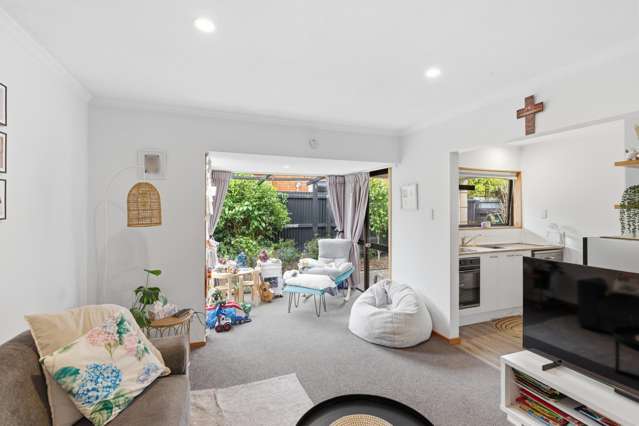 8/4 Broadbent Street Riccarton_4