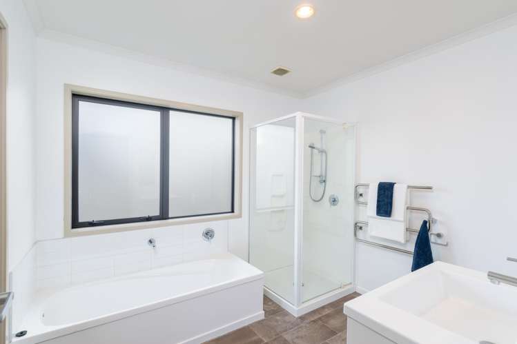 52 Sunstone Crescent Brown Owl_10