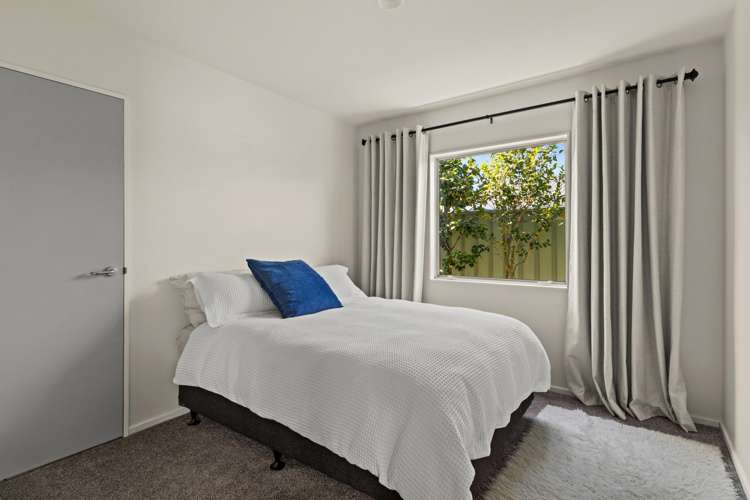 2 Queens Walk Taradale_14