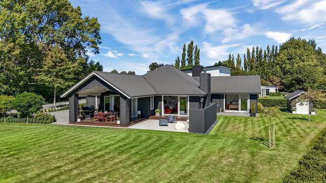 Stunning house with equally stunning views!