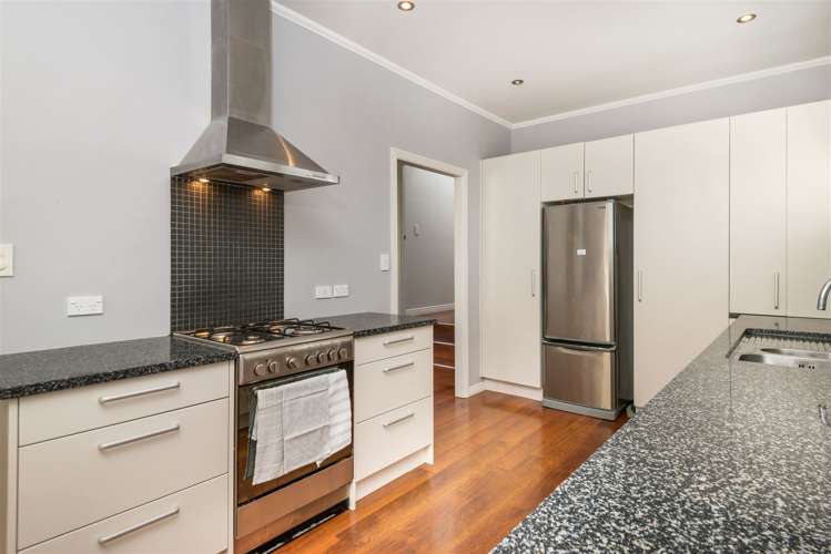 13 Coronation Street Belmont_11