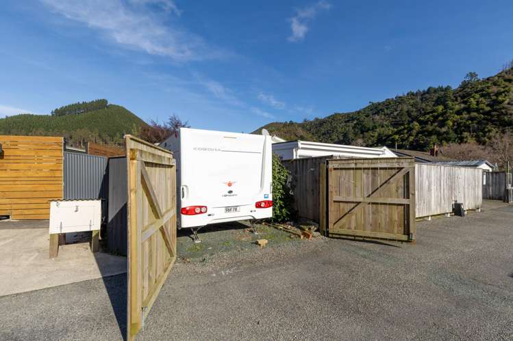 6 Hillside Lane The Brook_24