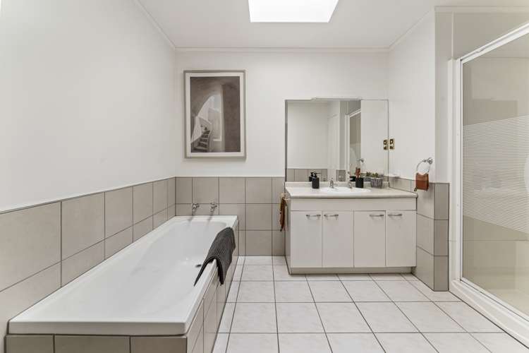 14 Vining Crescent Stoke_19