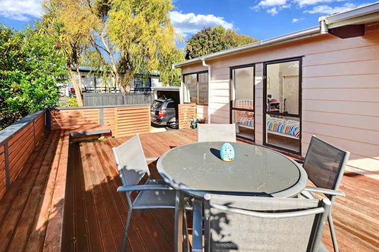 2/180 Henderson Valley Road Henderson_22