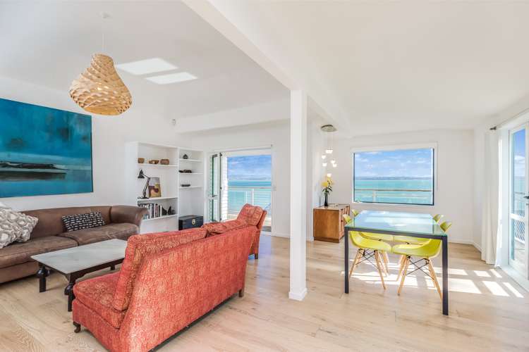 11d Joan Street Point Chevalier_11