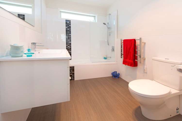 284 Alec Craig Way Gulf Harbour_11