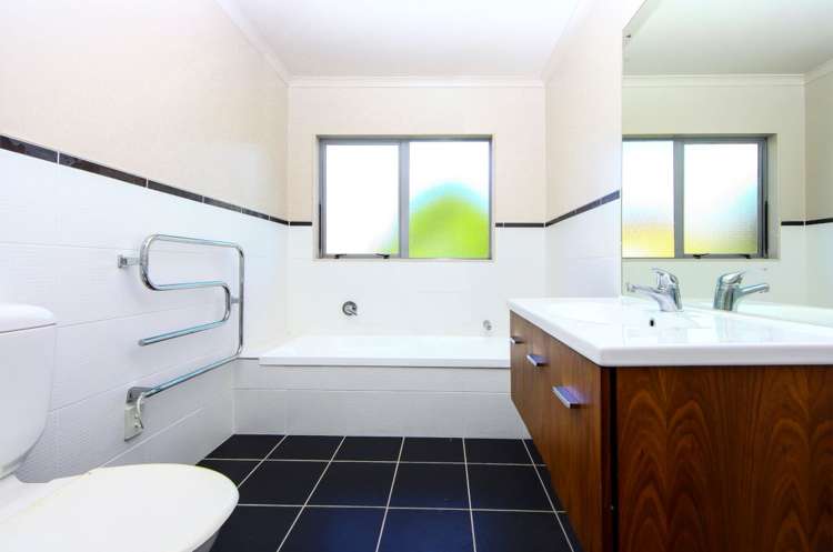 7 Dunoon Cl Flat Bush_1