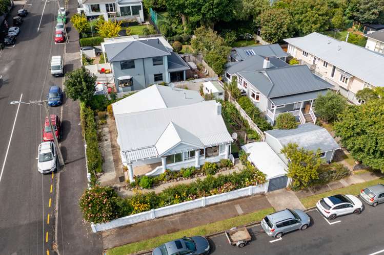 84 Gover Street New Plymouth Central_17