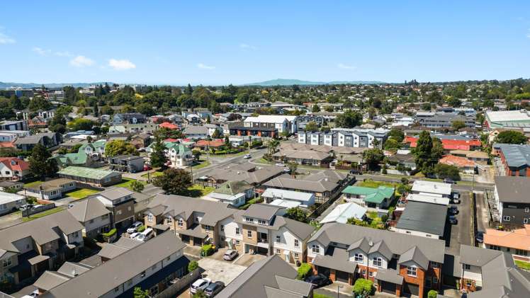 29 Chiefs Court Hamilton East_24