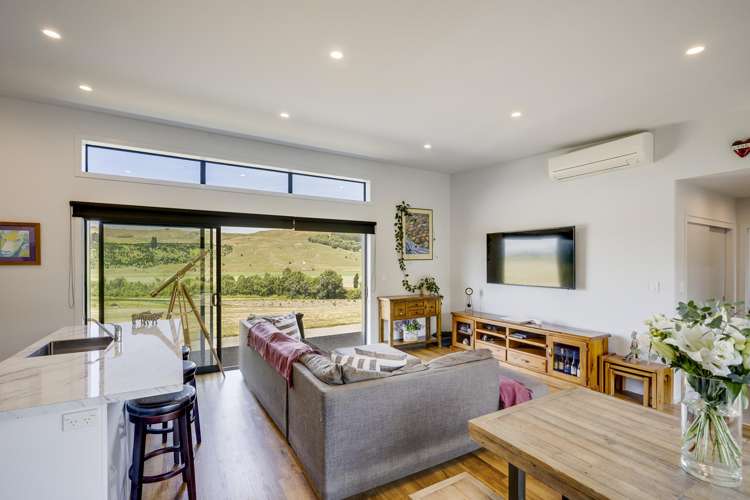 8 Riverview Drive Otane_20