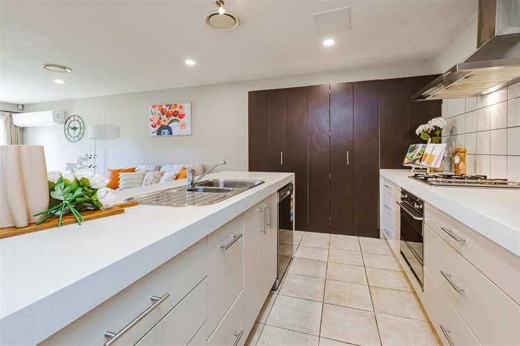 10 Leneford Drive East Tamaki_11