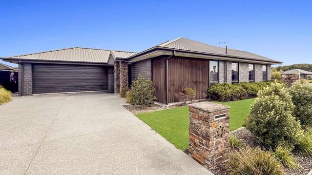 MARSHLAND - 4 BEDROOM HOME, 2 BATHROOMS, DOUBLE GARAGE, HEATPUMP