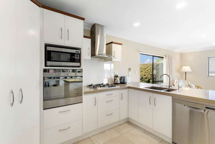 13 Carlingford Drive East Tamaki_12