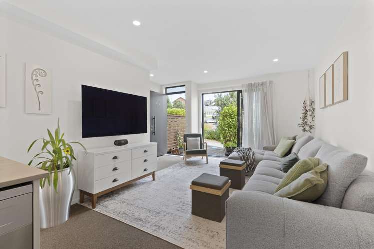 6 Orca Drive Stanmore Bay_9