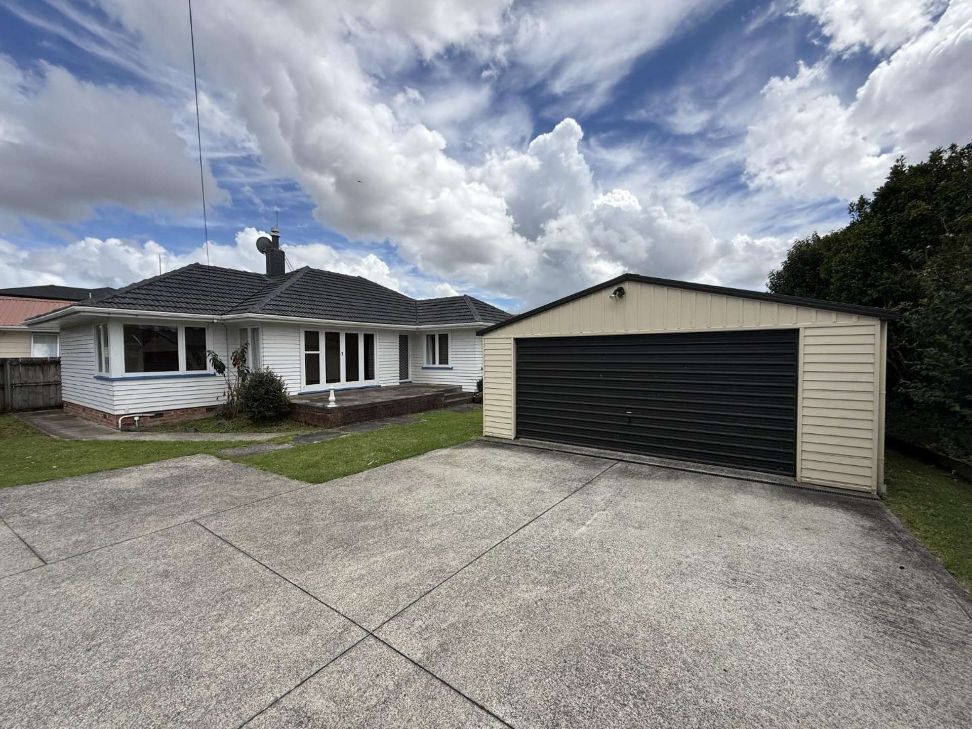 61 Huia Road 10695_0