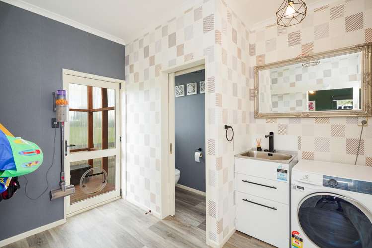 381 Bay Road West Plains_18