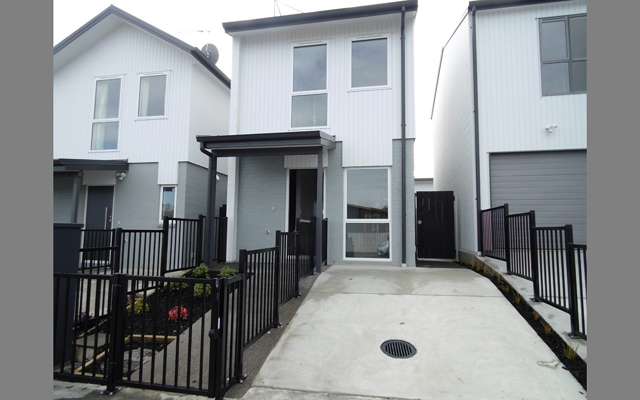4 Doreen Williams Way 10026_1
