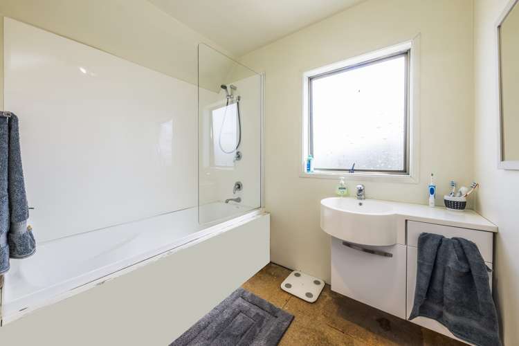 1/13 Challen Close Conifer Grove_14