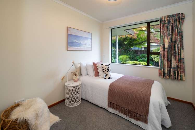 8 Burton Place Allenton_19