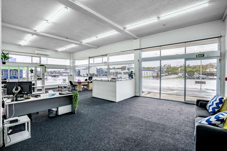 228 Dee Street and 11 Earnslaw Street Avenal_23