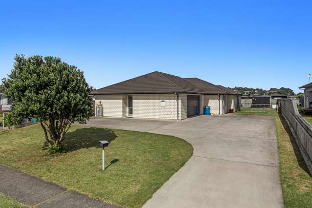 Large Family Abode at Waiotahe Beach