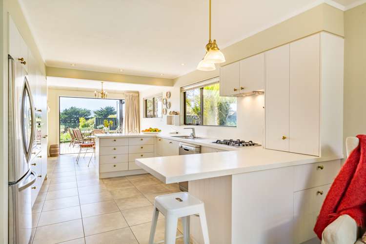 15 Longitude Place Whitby_11