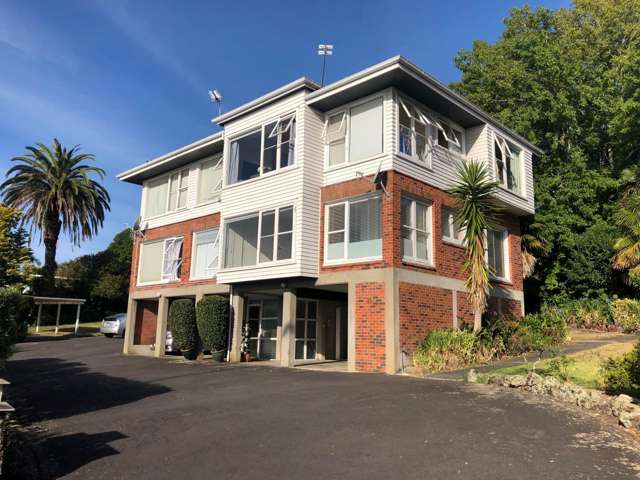 City Fringe Living with Spectacular Hobson Bay...