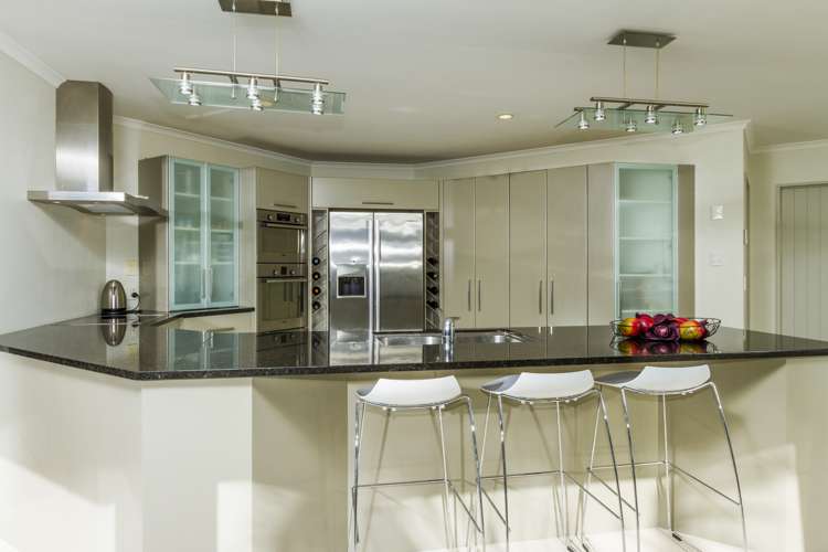 8 Oscar Road Greenhithe_8