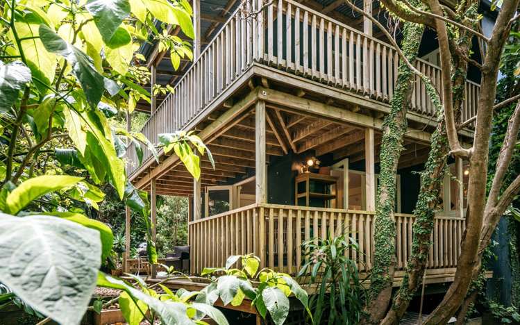 211 Ocean View Road Oneroa_1