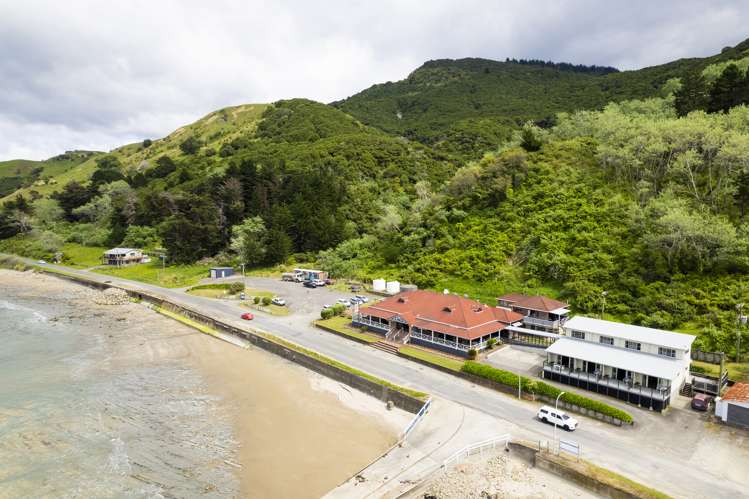 153 Beach Road Tokomaru Bay_8