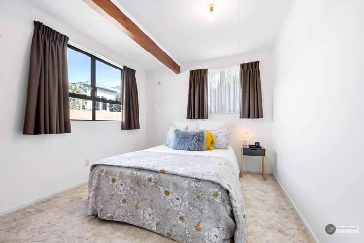 15a Montgomery Crescent Clouston Park_11