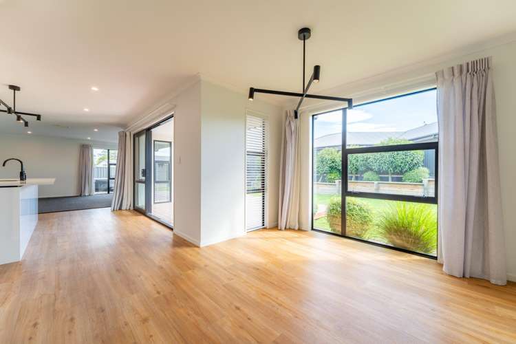 62 Dobson Street_3