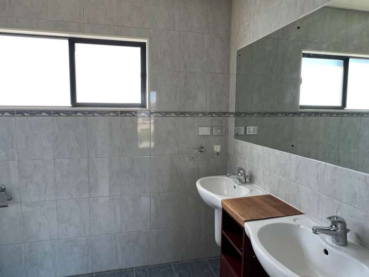 34 Waimanu Bay Drive Te Atatu Peninsula_15