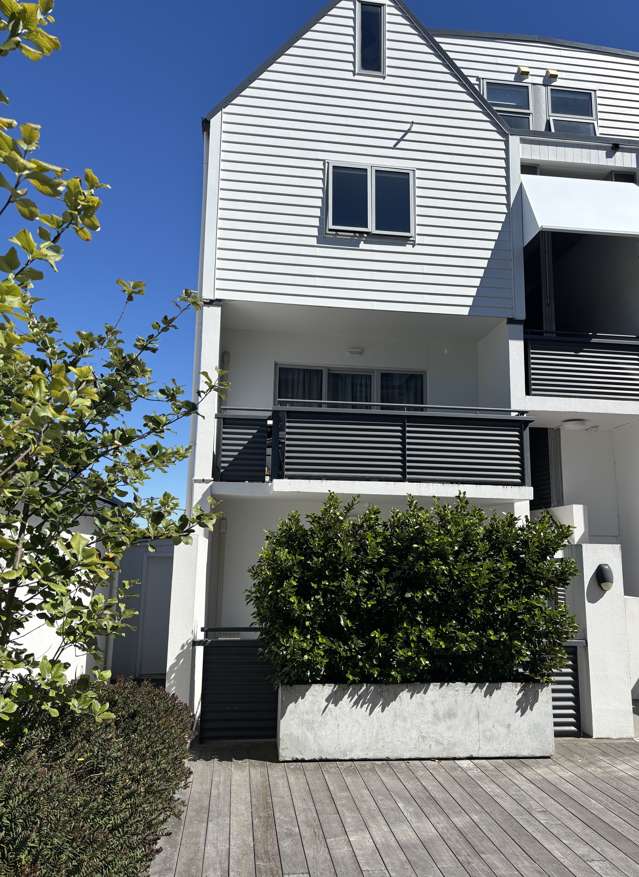 21/280 Bealey Avenue - 3 Bedrooms + a Study + X2 Carparks + 1 Week Rent Free!