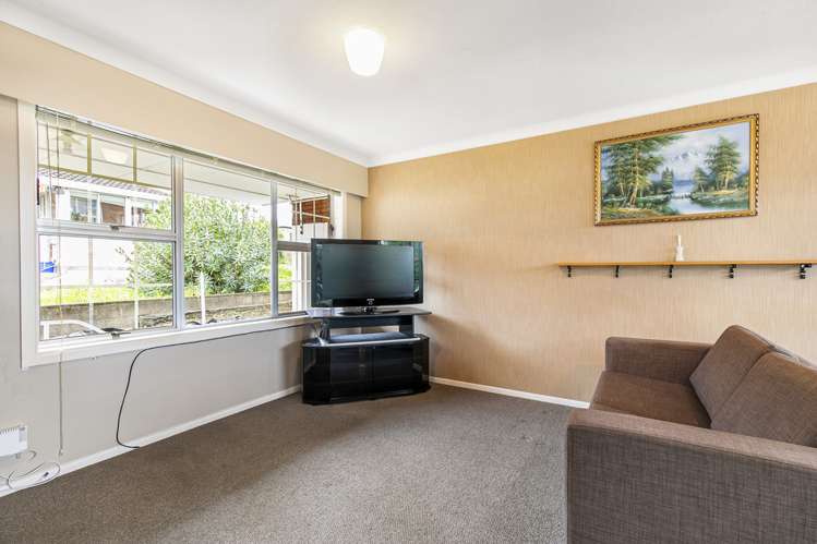 2/69 Royal View Road Te Atatu South_9