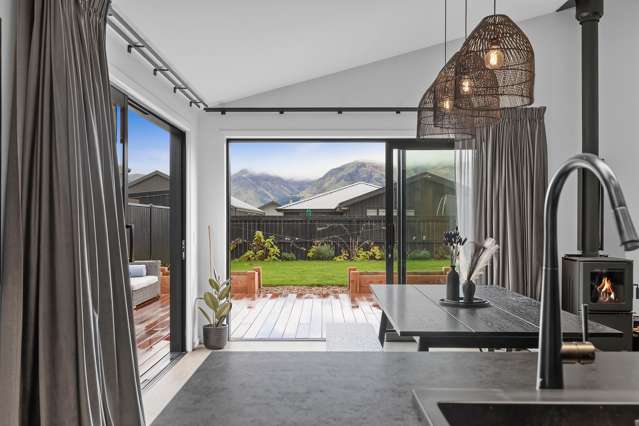 Modern, Easy Living in Lake Hawea