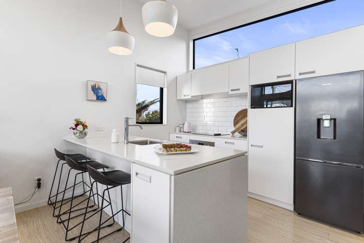 15 Beach Road Mellons Bay_11