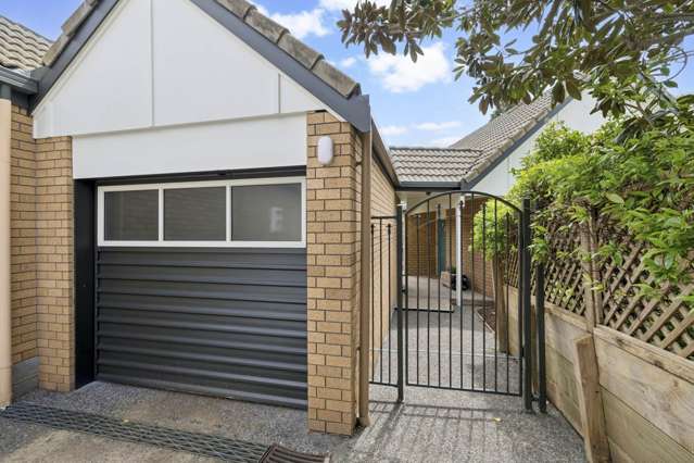 2/55 Moore Street Howick_1