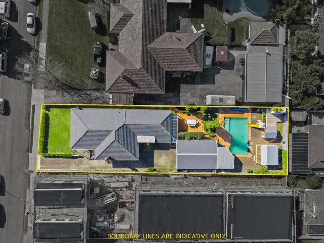 OWNERS ON THE MOVE! 862M2 IN THE GOLDEN CIRCLE!
