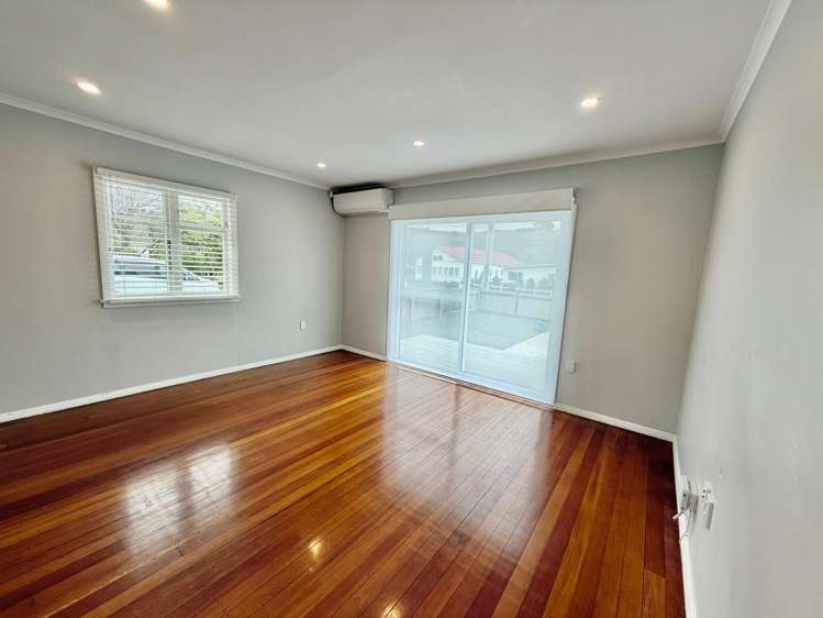  105 Main Road Wainuiomata_5