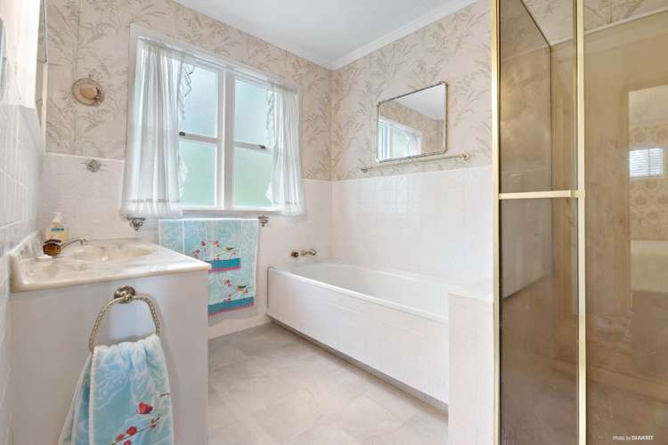 549 Beach Road Murrays Bay_19