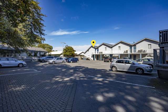 2 Bedrooms and 2 Carparks