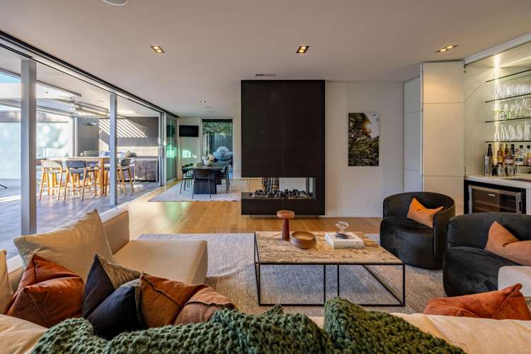 363 Peninsula Road Kelvin Heights_4