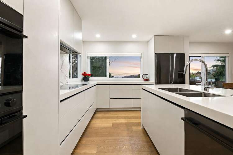 4/92 Churchill Road Murrays Bay_8