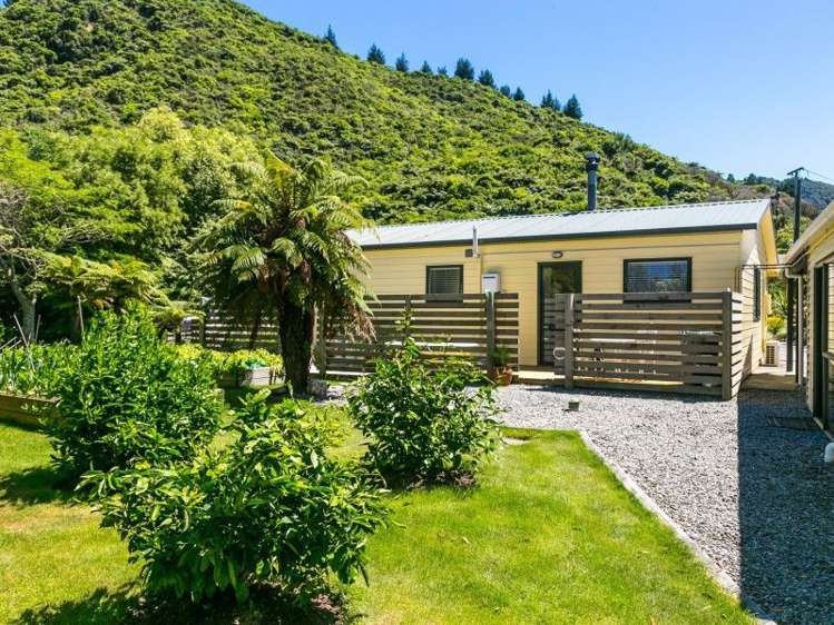 9 Thompson Place Anakiwa and Surrounds_12